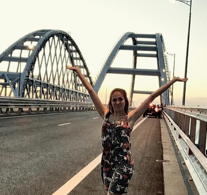 За селфи на Крымском мосту водители готовы заплатить любой штраф.