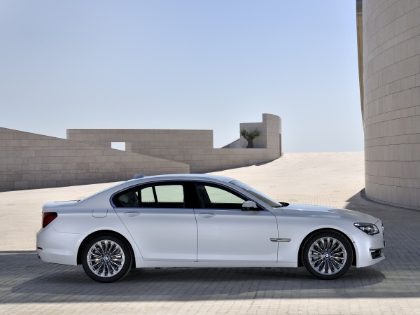 BMW 7 Series фото