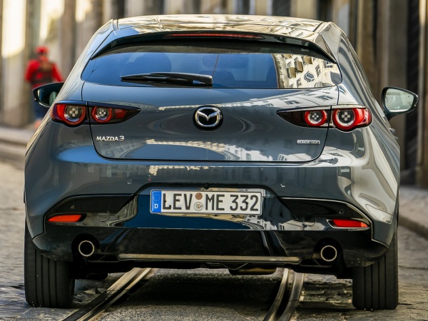 Mazda 3 хэтчбек фото