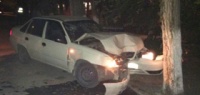 Автоледи, протаранившая на Бору дерево, и один ее пассажир госпитализированы