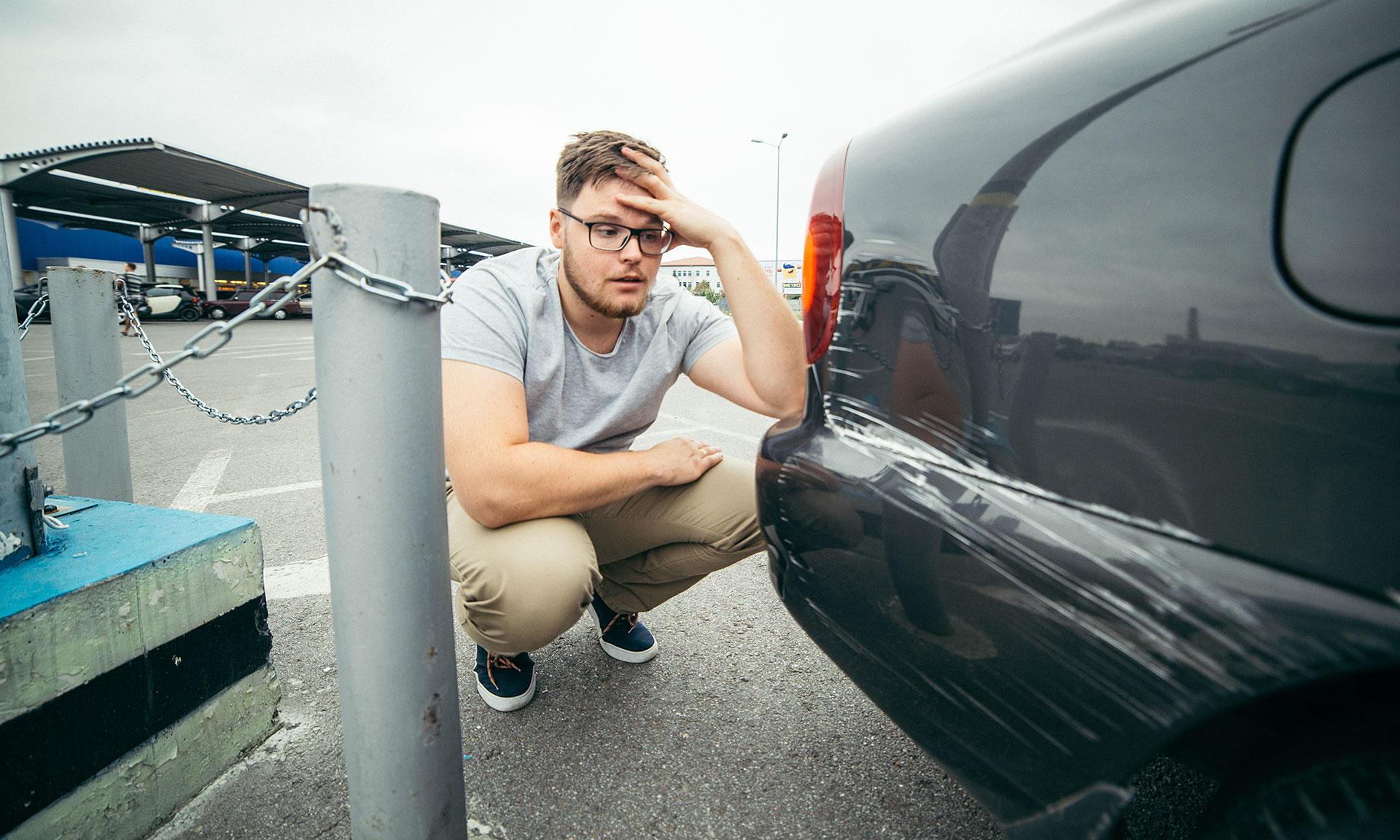 Что делать, если вашу машину повредили на парковке